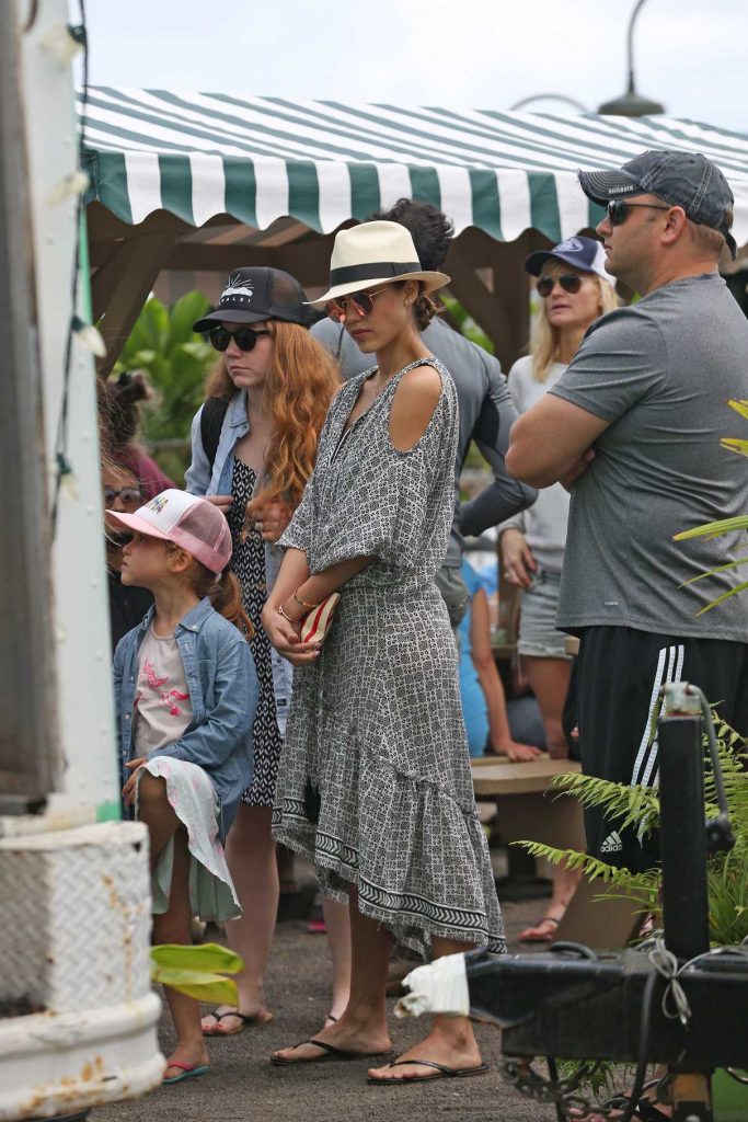Jessica Alba Was Seen in Hawaii With Her Family 12/30/2016-1
