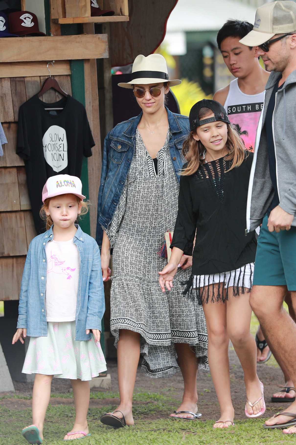 Jessica Alba Was Seen in Hawaii With Her Family 12/30/2016-3