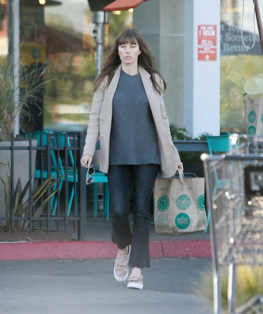 Jessica Biel Goes Grocery Shopping at Whole Foods in Santa Monica 12/16/2016-1