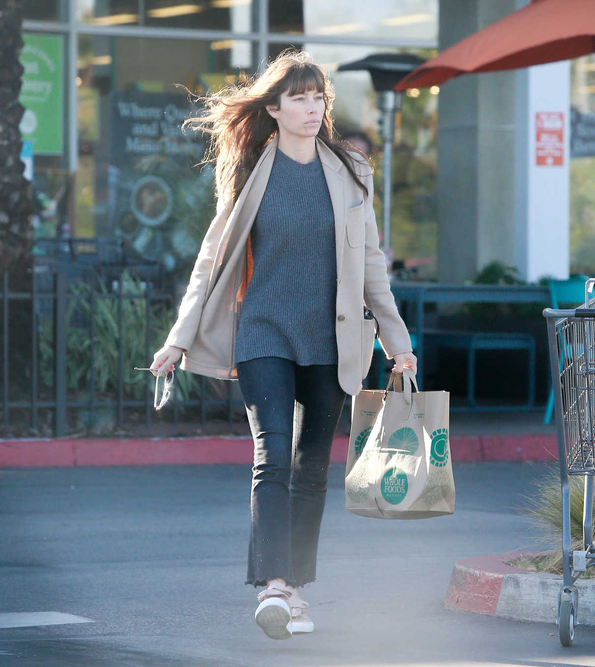 Jessica Biel Goes Grocery Shopping at Whole Foods in Santa Monica 12/16/2016-3