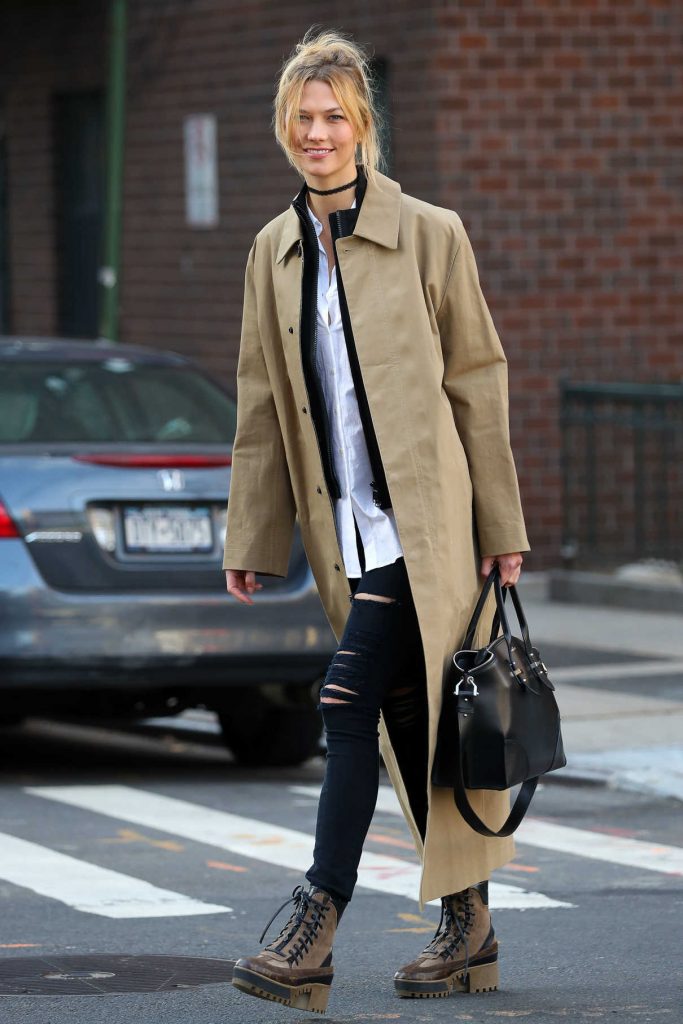 Karlie Kloss Was Seen Out in New York 12/16/2016-1