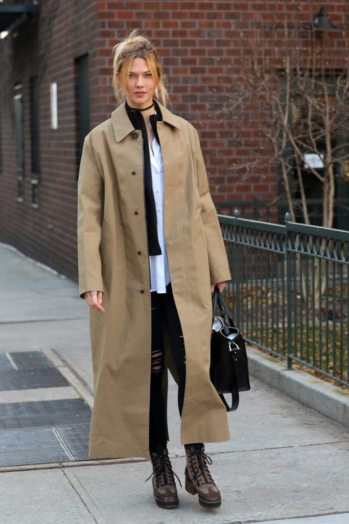 Karlie Kloss Was Seen Out in New York 12/16/2016-5