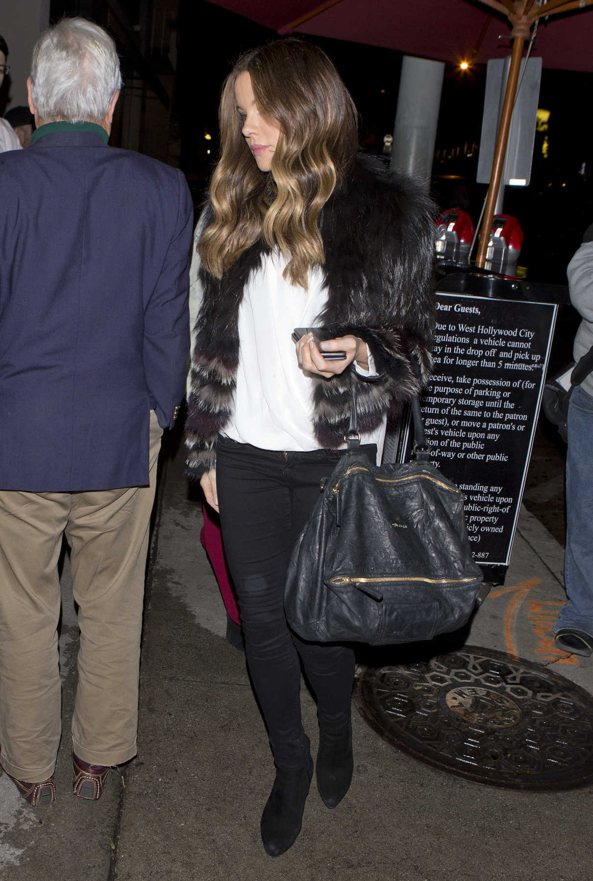 Kate Beckinsale Arrives at Craigs Restauarnt in West Hollywood 12/21/2016-4