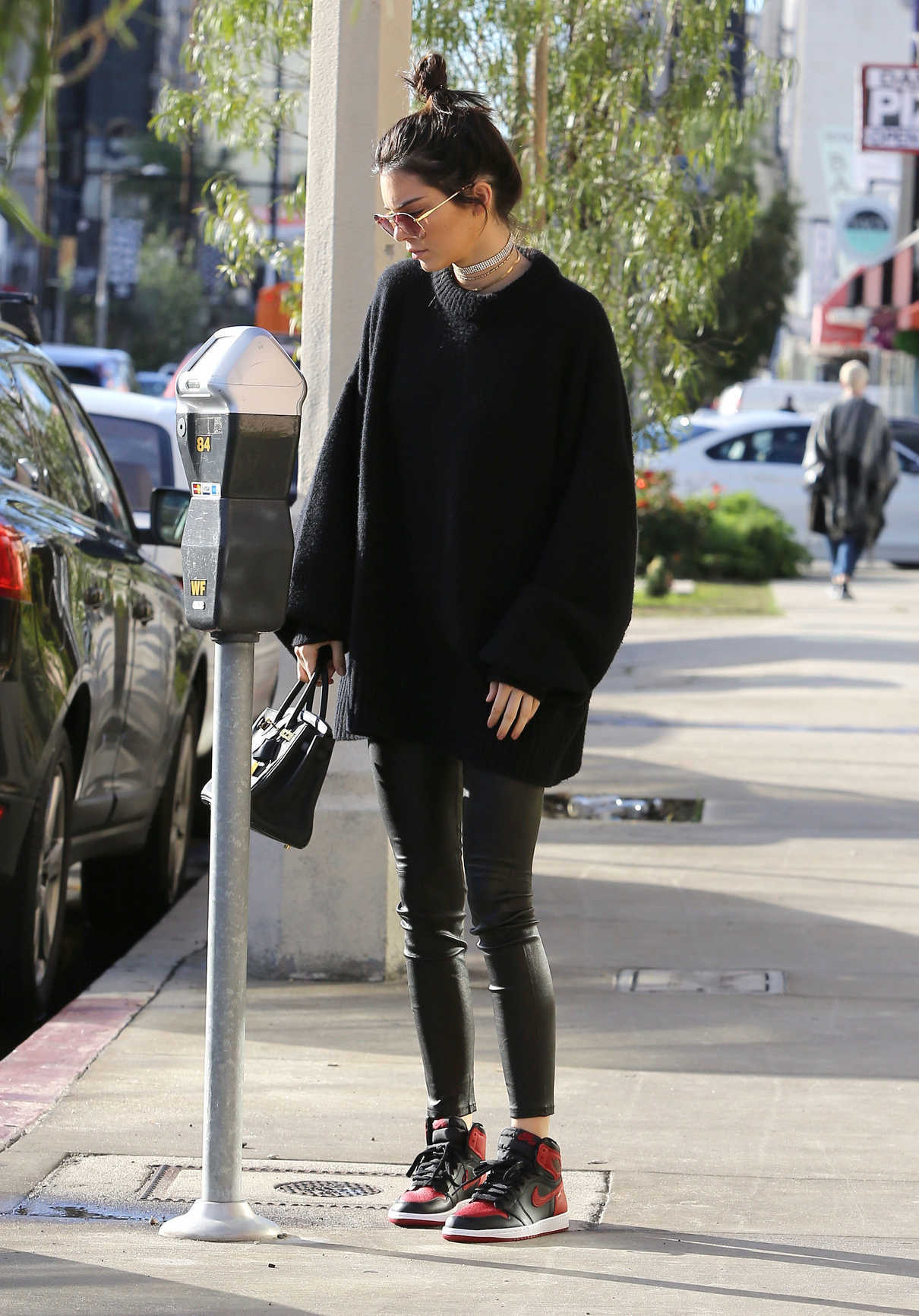 Kendall Jenner Goes Shopping in Beverly Hills 12/22/2016-2