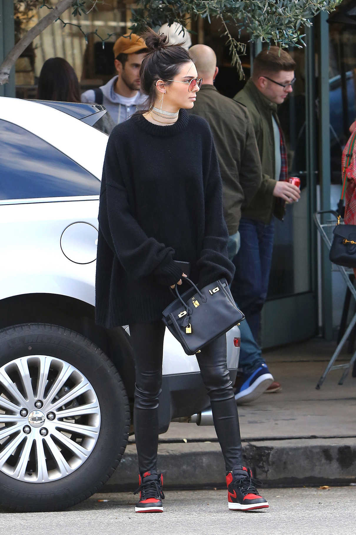 Kendall Jenner Goes Shopping in Beverly Hills 12/22/2016-5