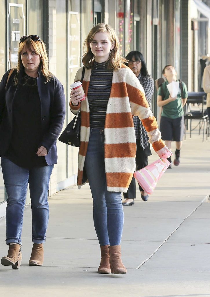 Kerris Dorsey Grabs a Coffee in Los Angeles 12/07/2016-1