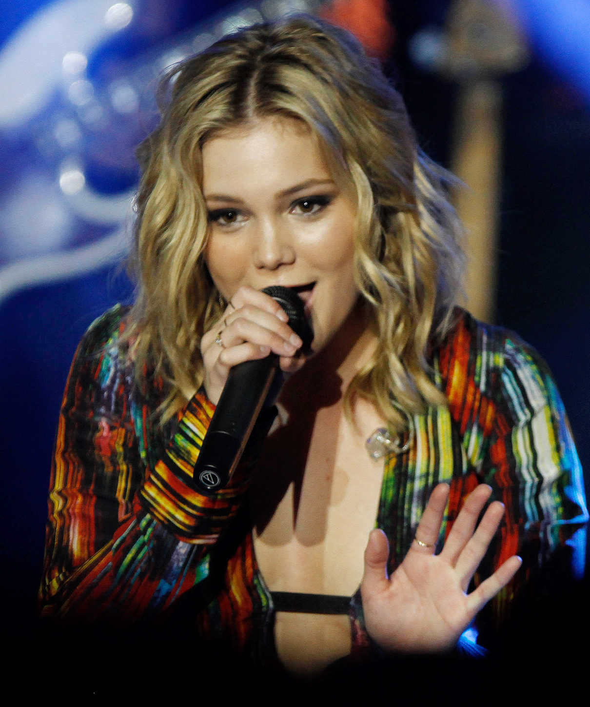 Olivia Holt Performs in Sao Paulo, Brazil 12/14/2016-5