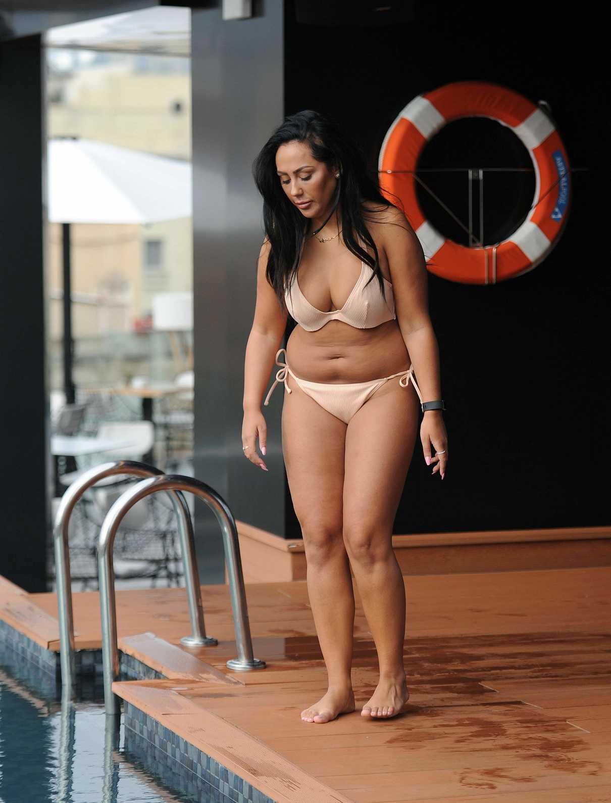 Sophie Kasaei in Bikini by the Pool in Dubai 12/17/2016-4