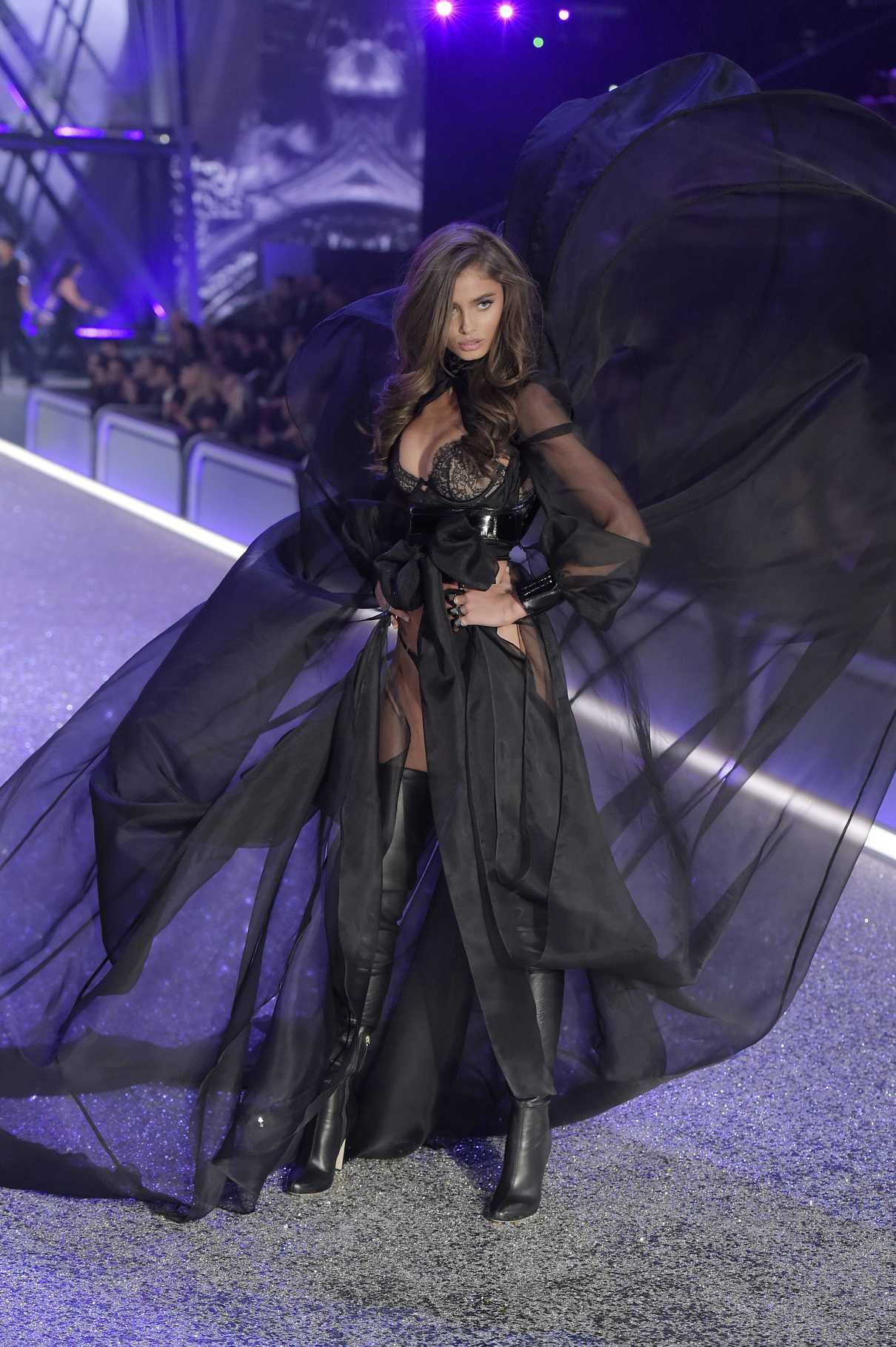 Taylor Hill at the 2016 Victoria's Secret Fashion Show Runway in Paris 11/30/2016-7