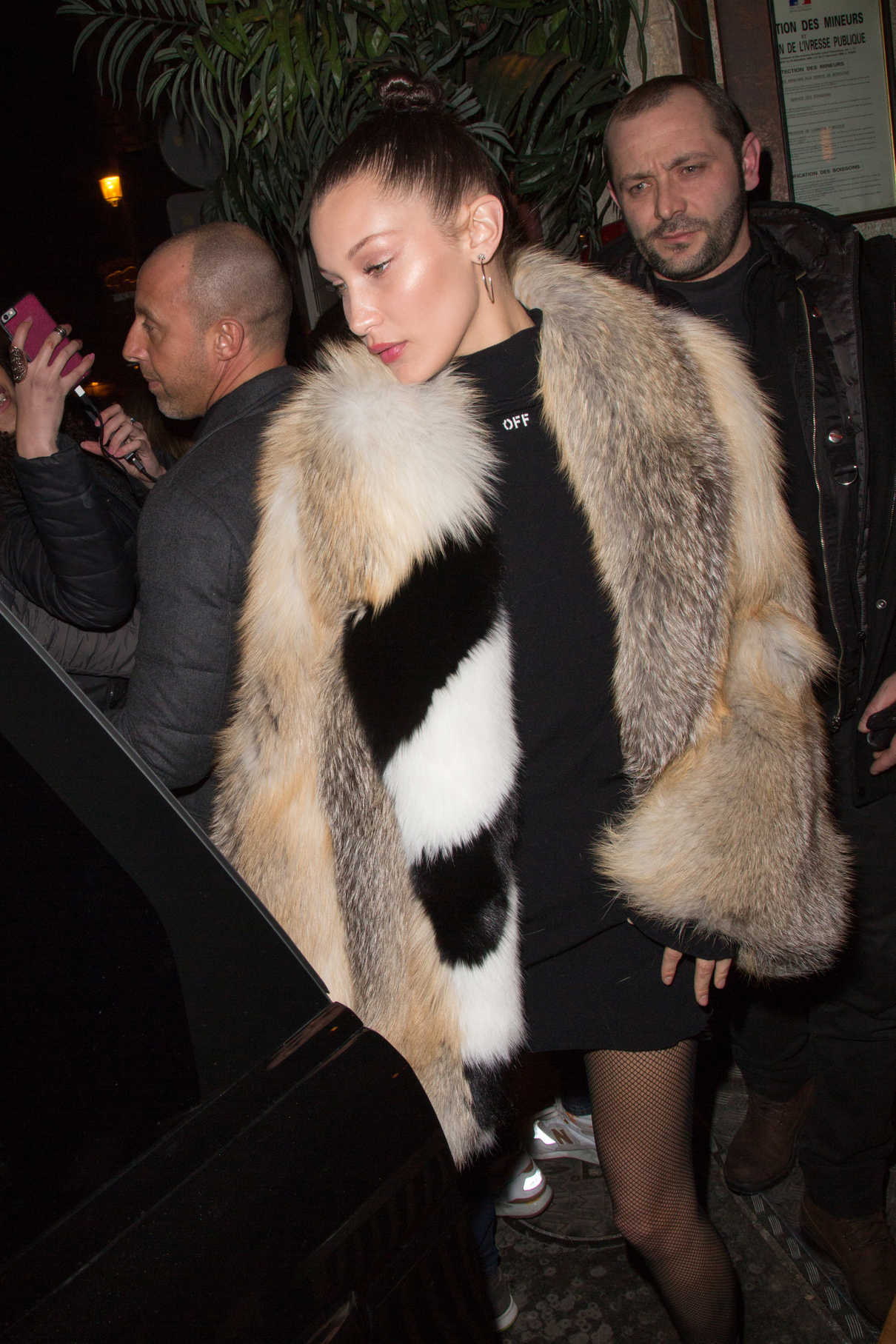 Bella Hadid Out for Dinner in Paris 01/21/2017-4