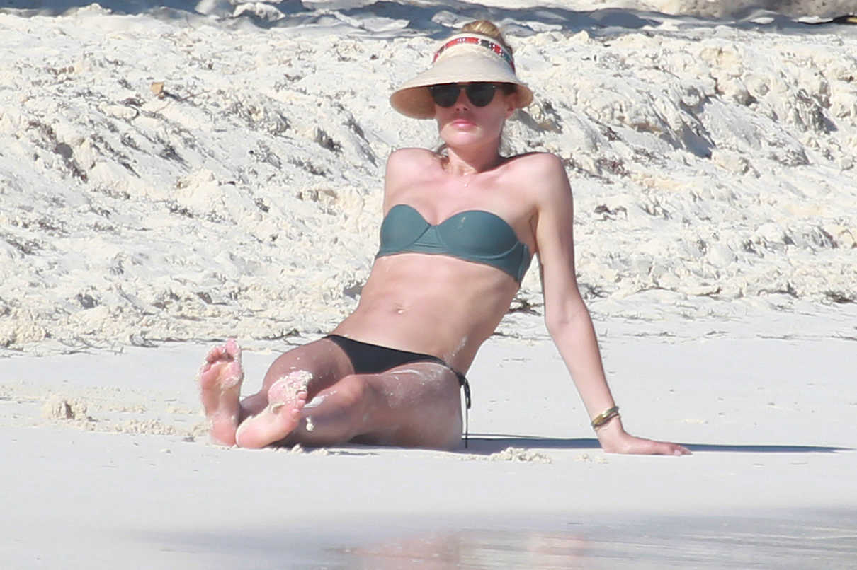 Doutzen Kroes in Bikini at the Beach in Cancun, Mexico 12/31/2016-6