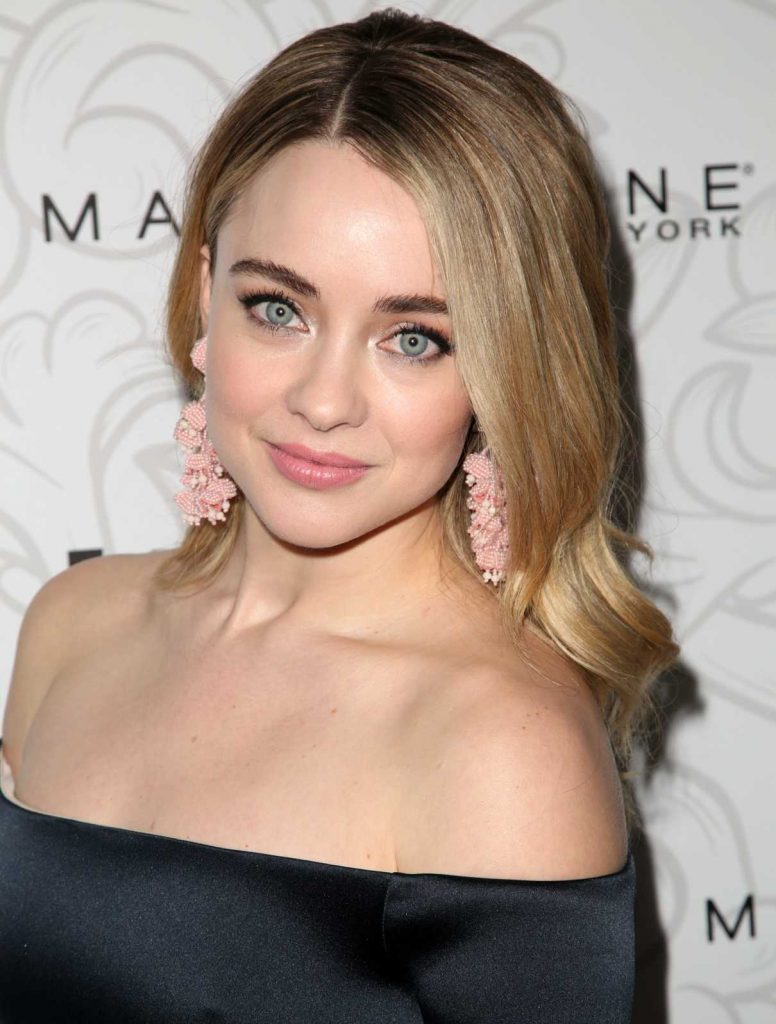 Hannah Kasulka at the 2017 Entertainment Weekly Celebration of SAG