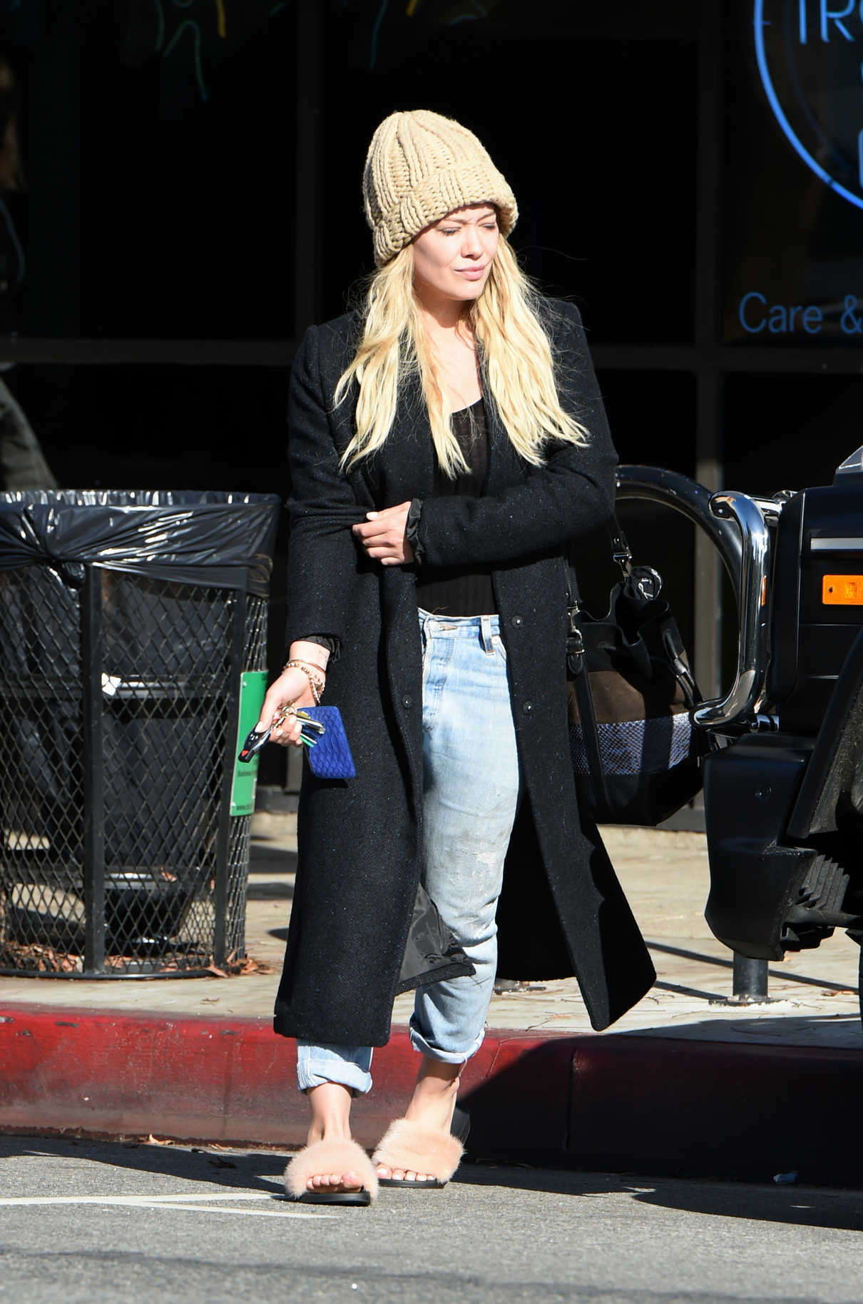 Hilary Duff Was Seen Out in Los Angeles 01/06/2017-3
