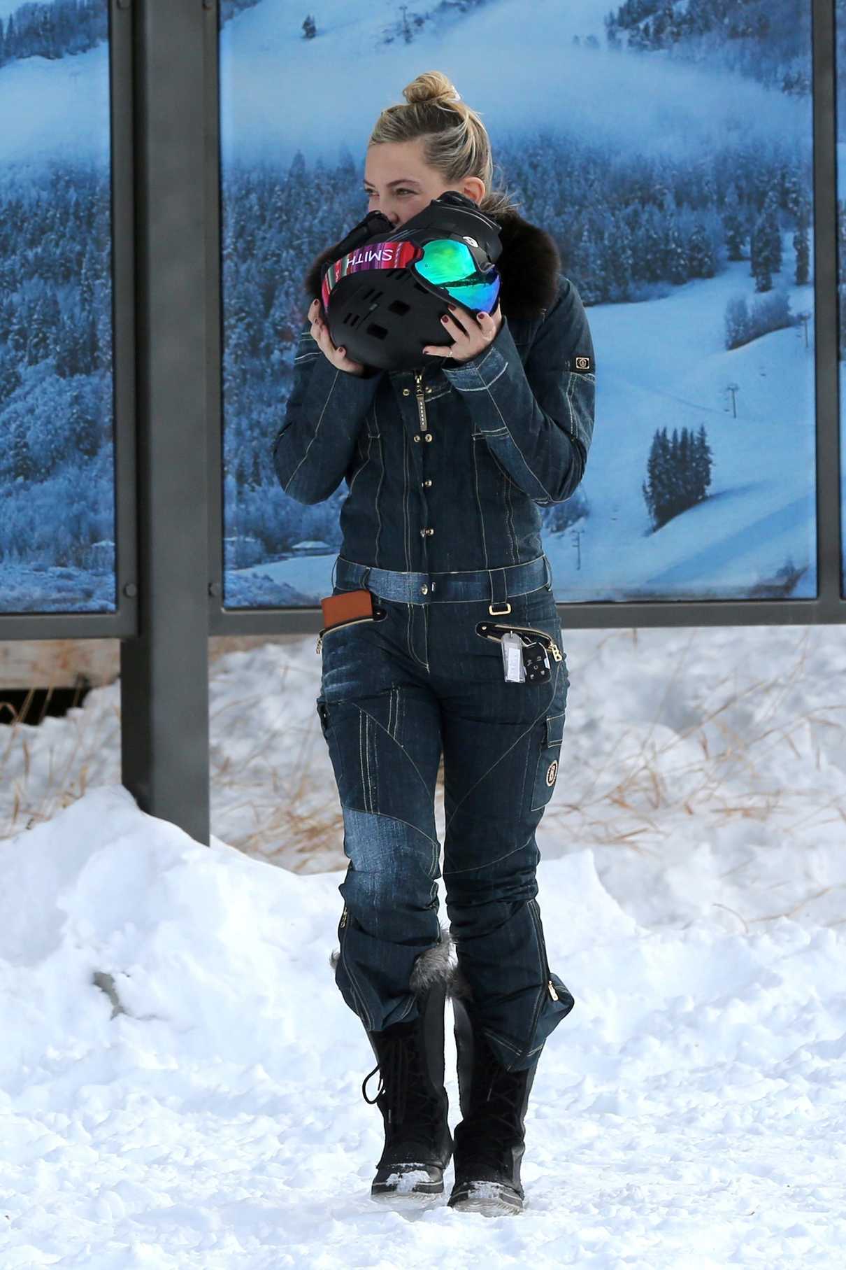 Kate Hudson Was Seen Out in Aspen 12/30/2016-2