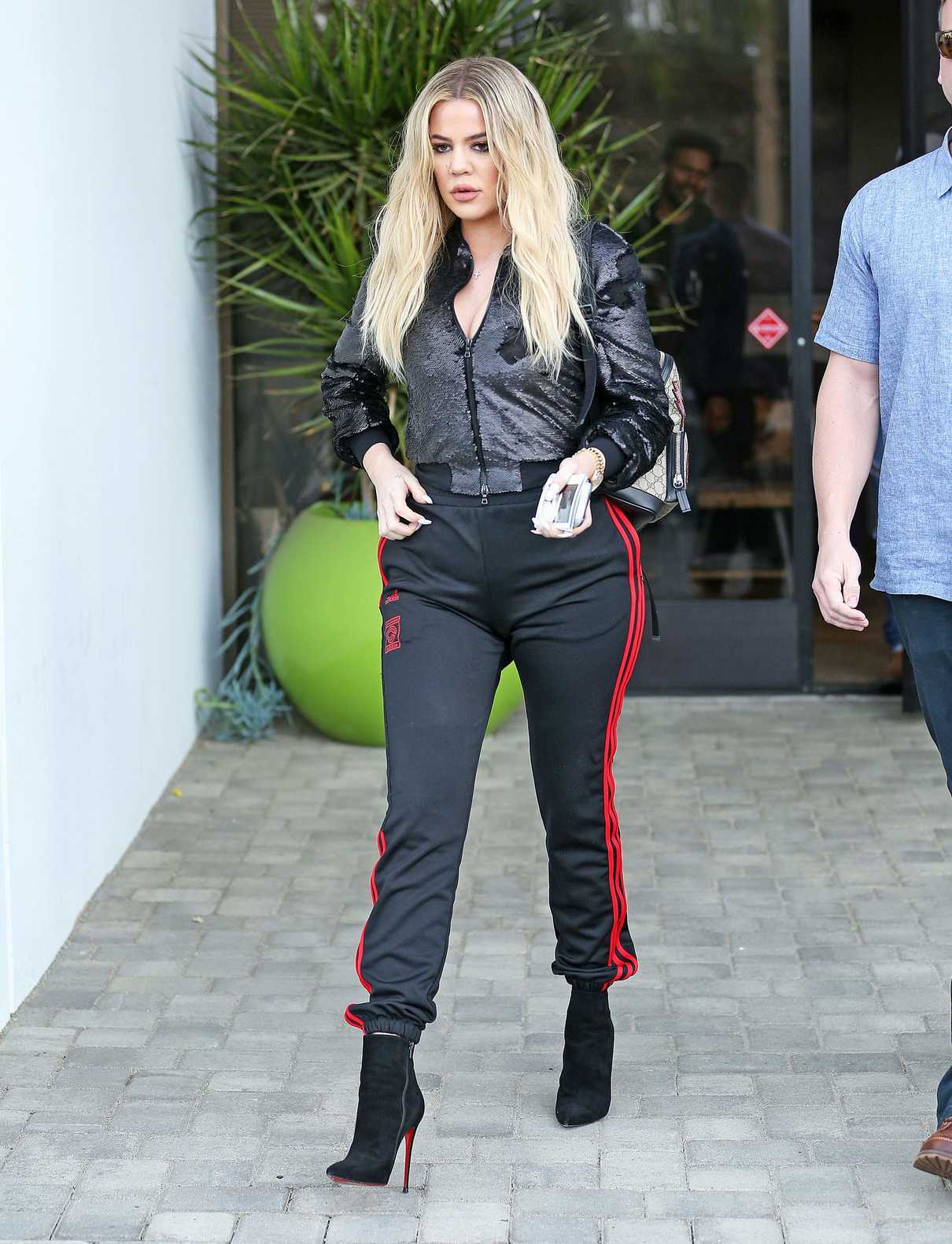 Khloe Kardashian Arrives at E! Studios in LA 01/13/2017-3