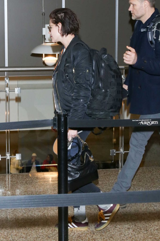 Kristen Stewart Arrives at Salt Lake City Airport 01/22/2017-1