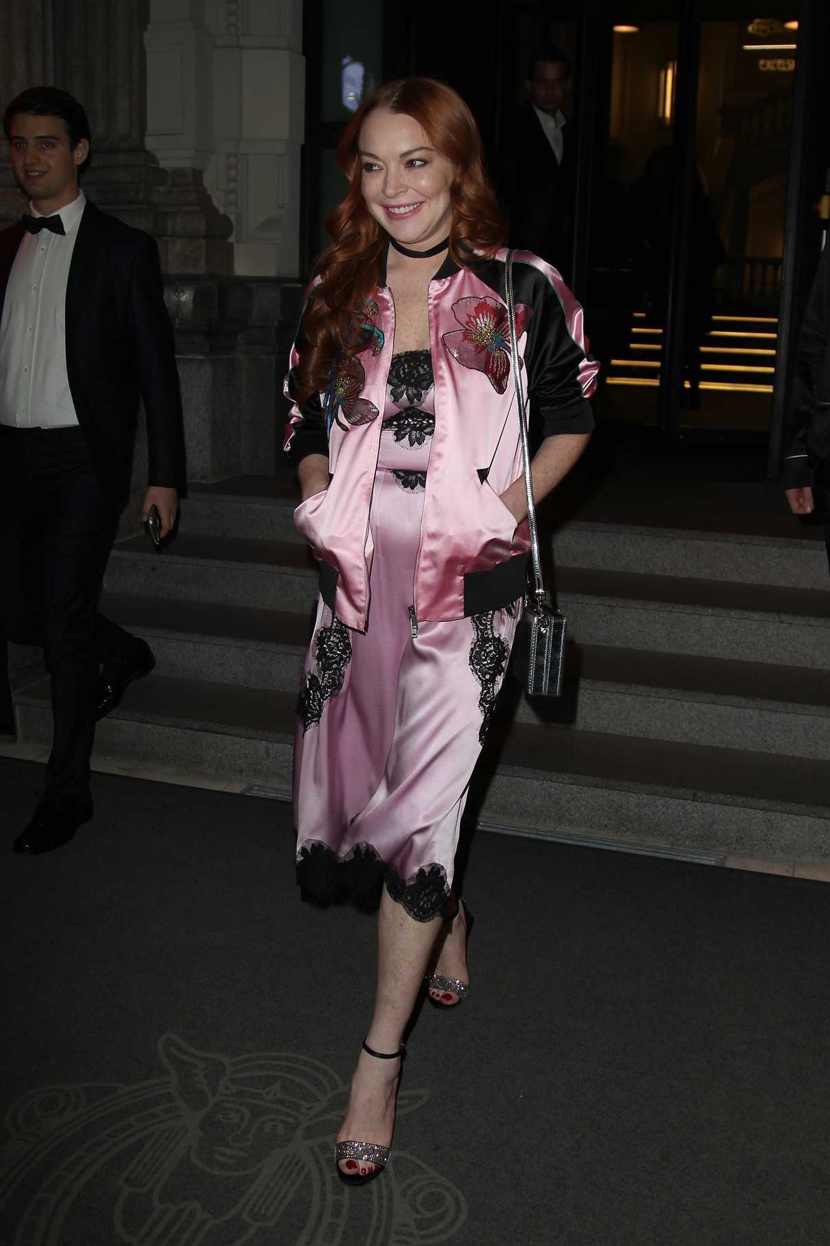 Lindsay Lohan Leaves Her Hotel in Milan 01/14/2017-3
