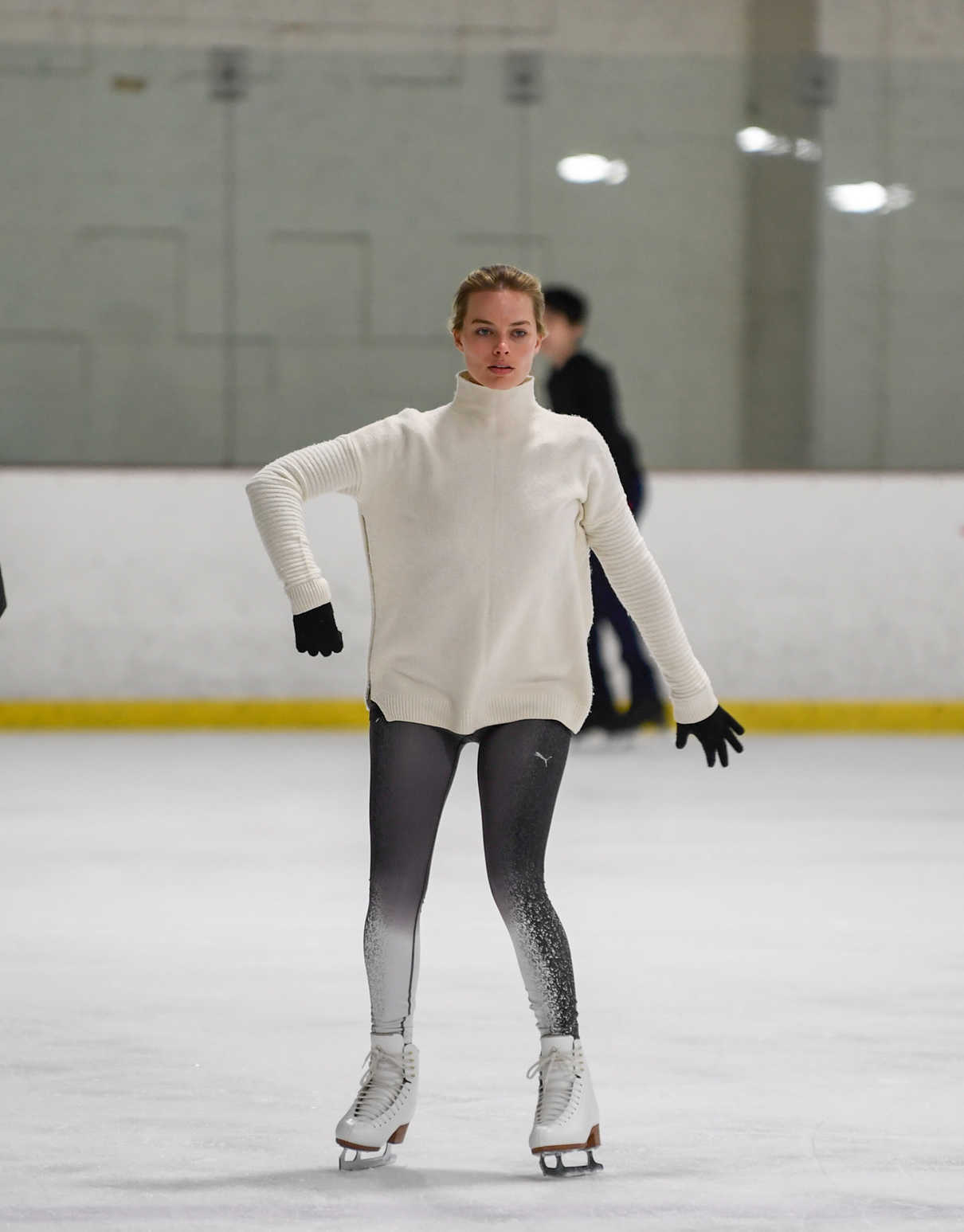 Margot Robbie Was Seen at the Skating Rink in Australia 01/03/2017-2