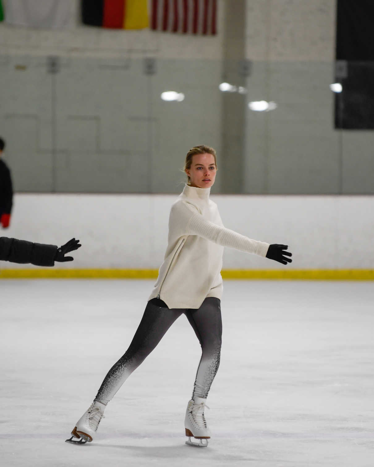 Margot Robbie Was Seen at the Skating Rink in Australia 01/03/2017-4