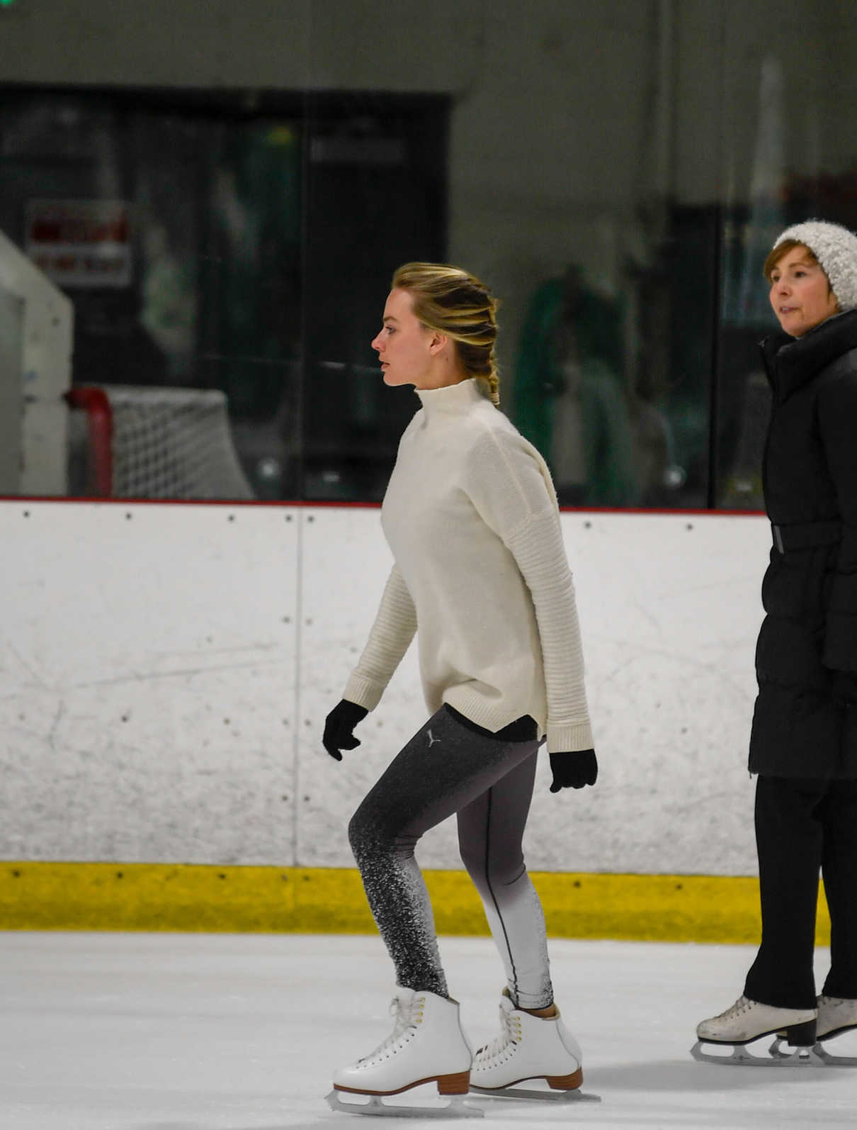 Margot Robbie Was Seen at the Skating Rink in Australia 01/03/2017-5