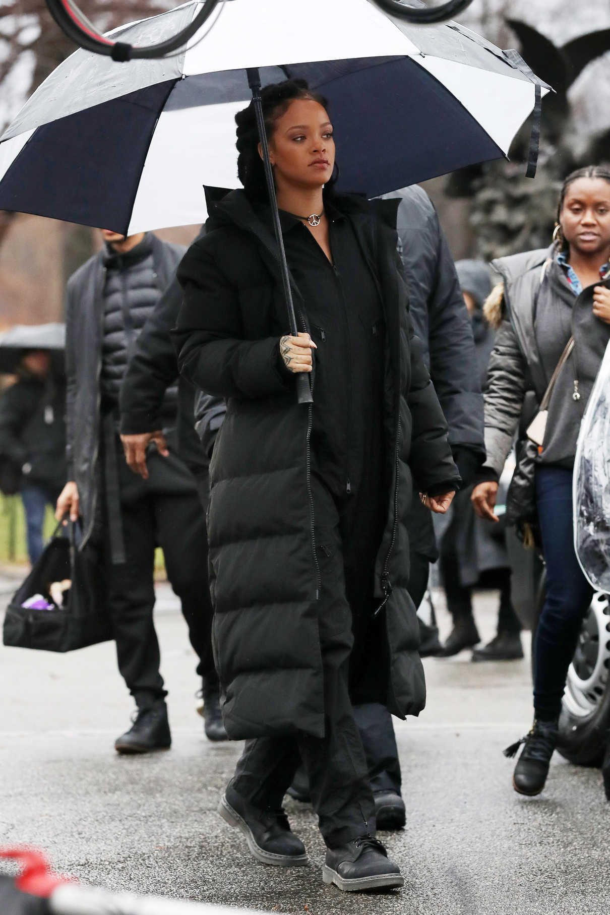 Rihanna on the Set of Oceans Eight in New York City 01/24/2017-2