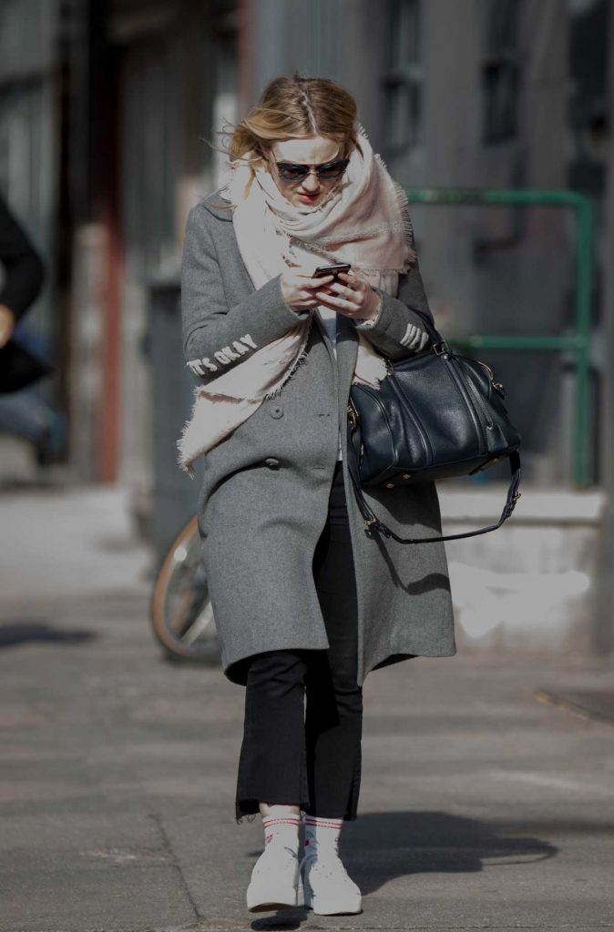 Dakota Fanning Was Seen Out in Soho, New York City 02/02/2017-1