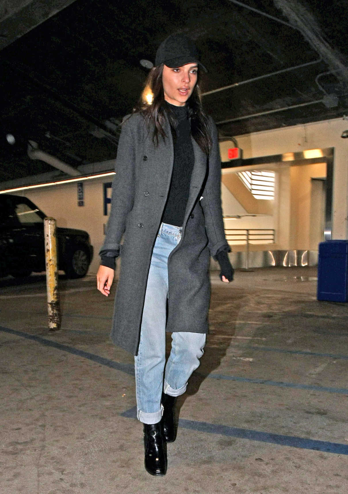 Emily Ratajkowski Was Spotted at LAX Airport in LA 02/20/2017-3