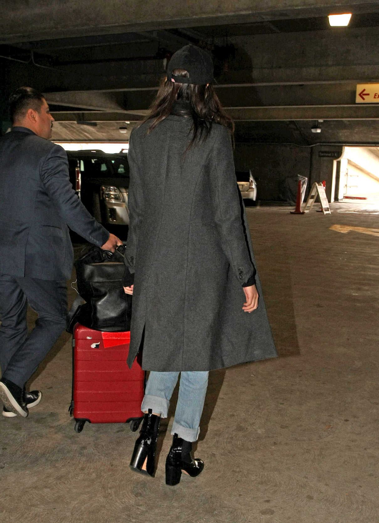 Emily Ratajkowski Was Spotted at LAX Airport in LA 02/20/2017-5