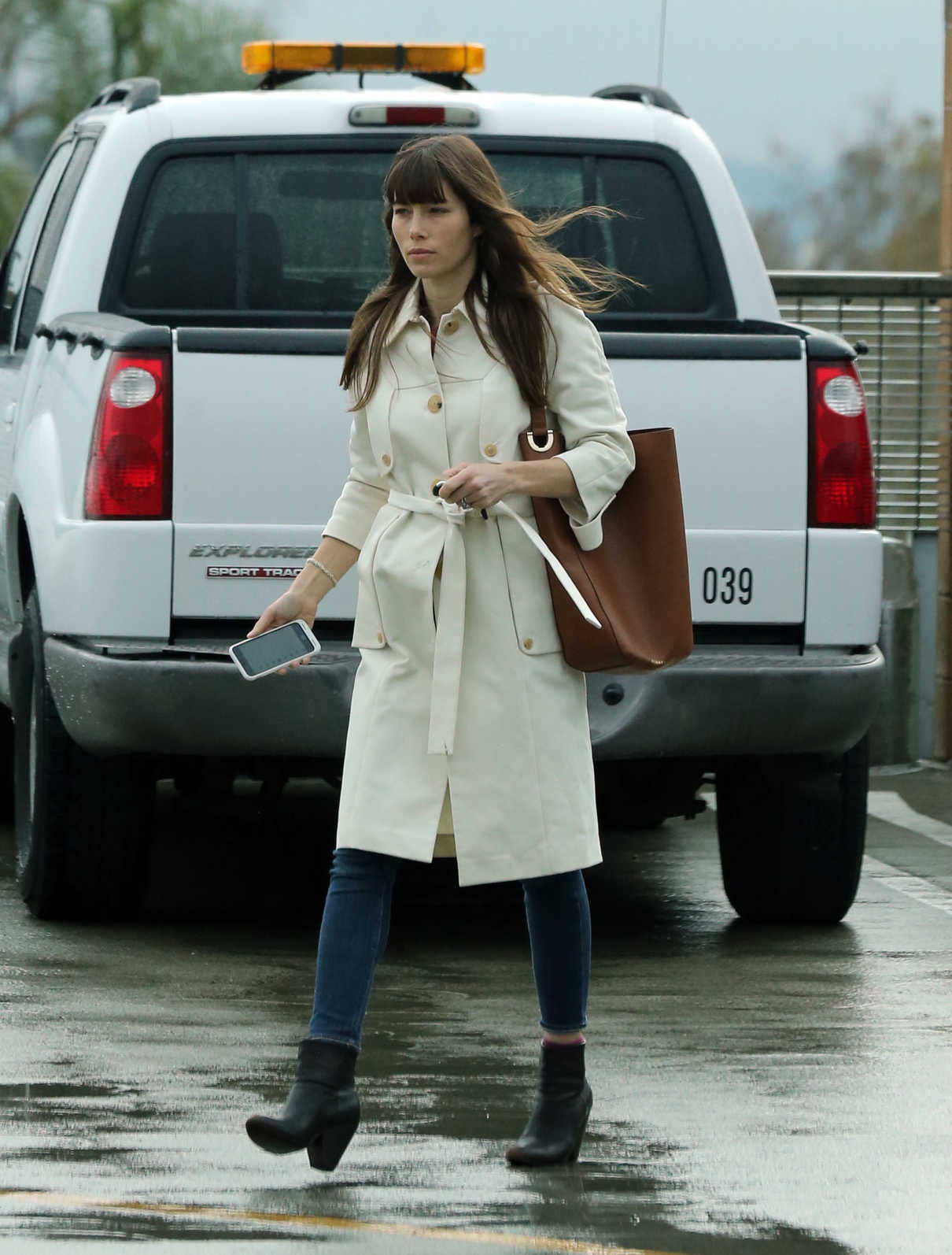 Jessica Biel Out for a Lunch in Santa Monica 02/06/2017-5