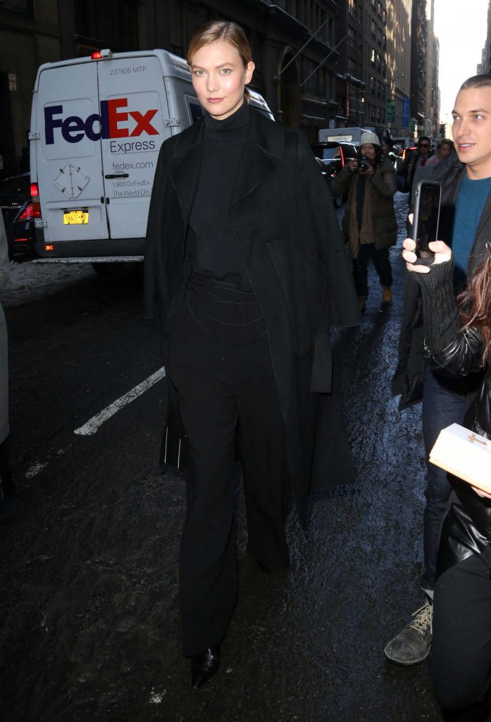 Karlie Kloss Arrives at the Calvin Klein Fashion Show During the New York Fashion Week 02/10/2017-3