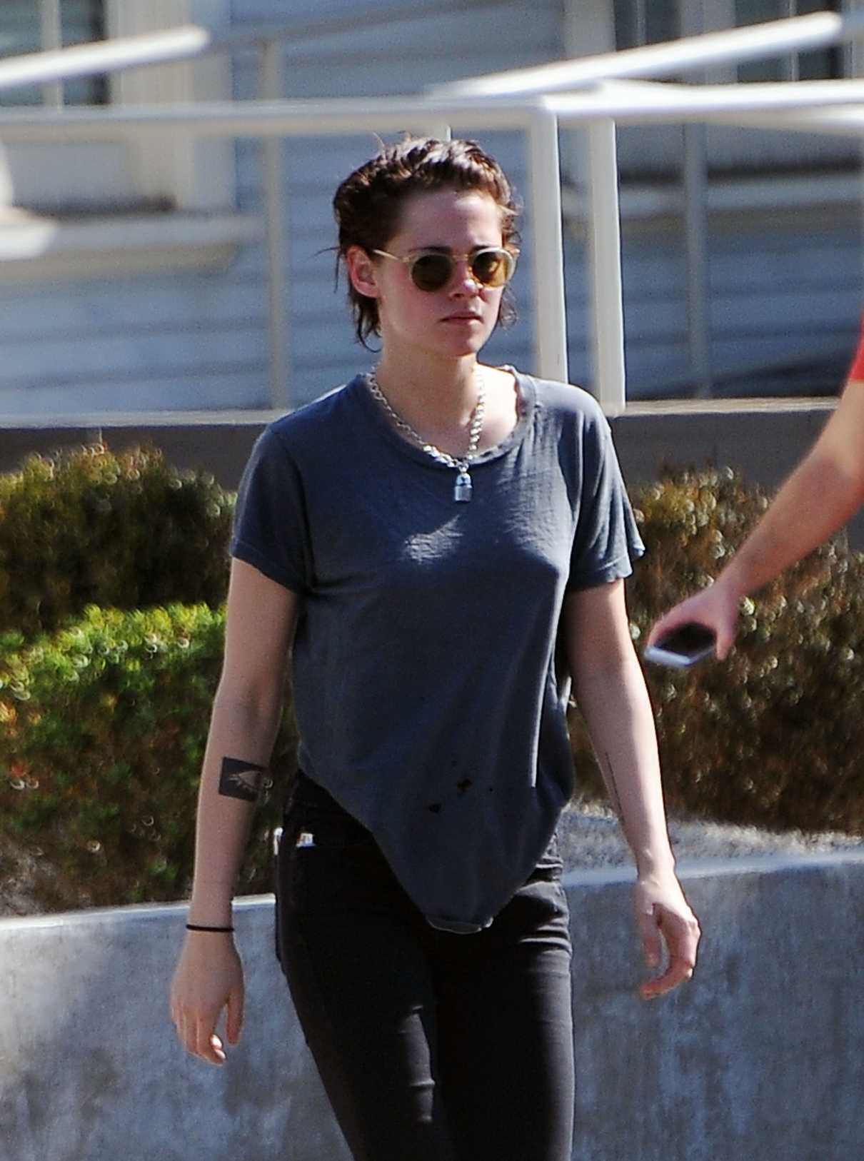 Kristen Stewart Was Seen Out in Los Angeles 02/14/2017-4