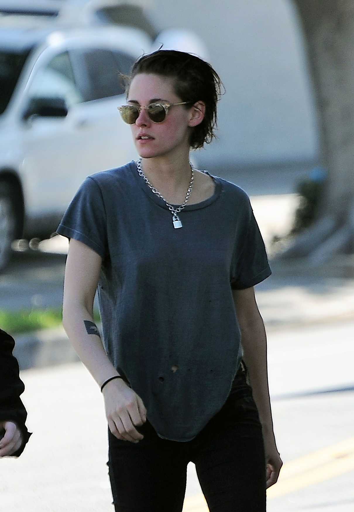 Kristen Stewart Was Seen Out in Los Angeles 02/14/2017-5