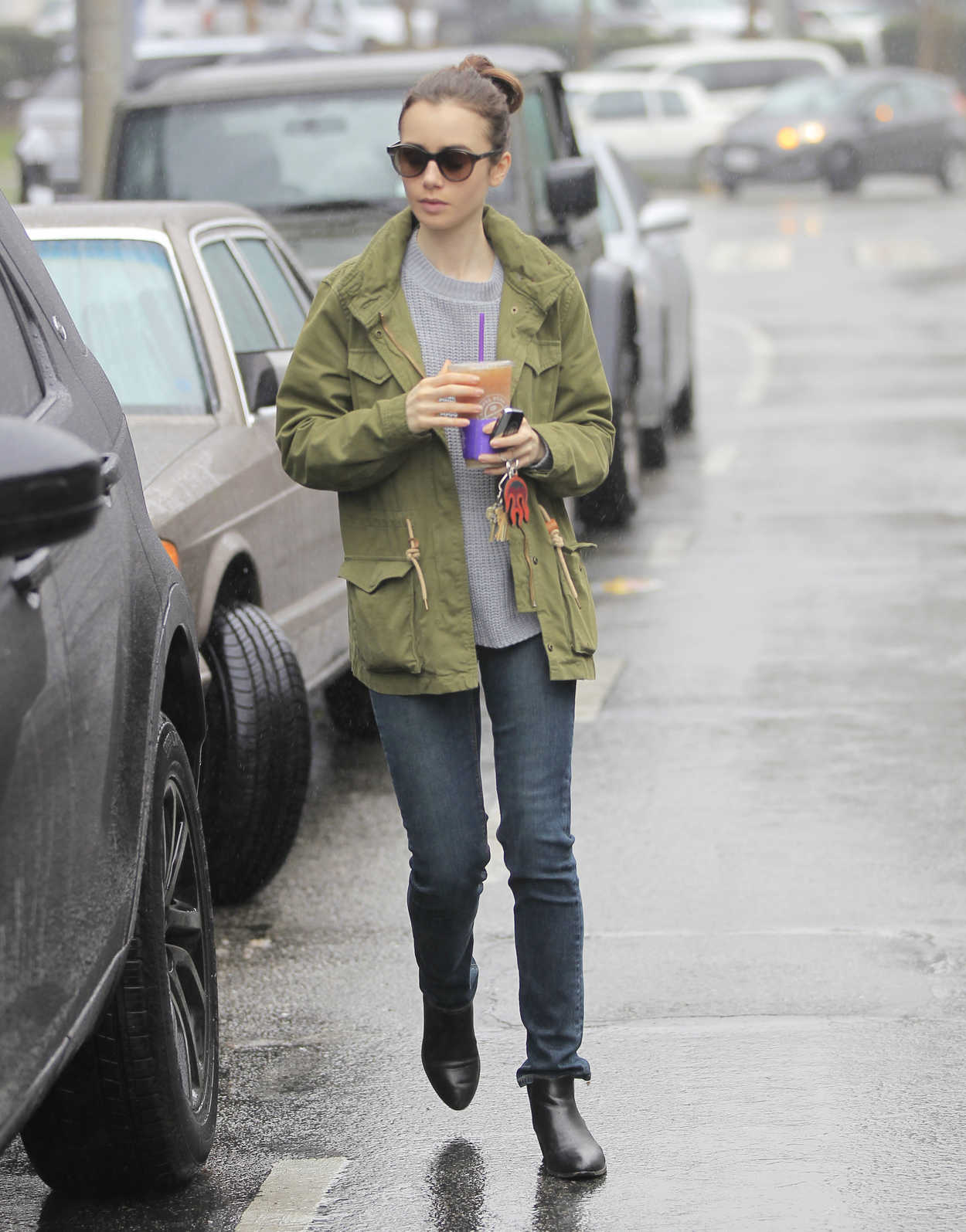 Lily Collins Was Seen Out in Beverly Hills 02/03/2017-3