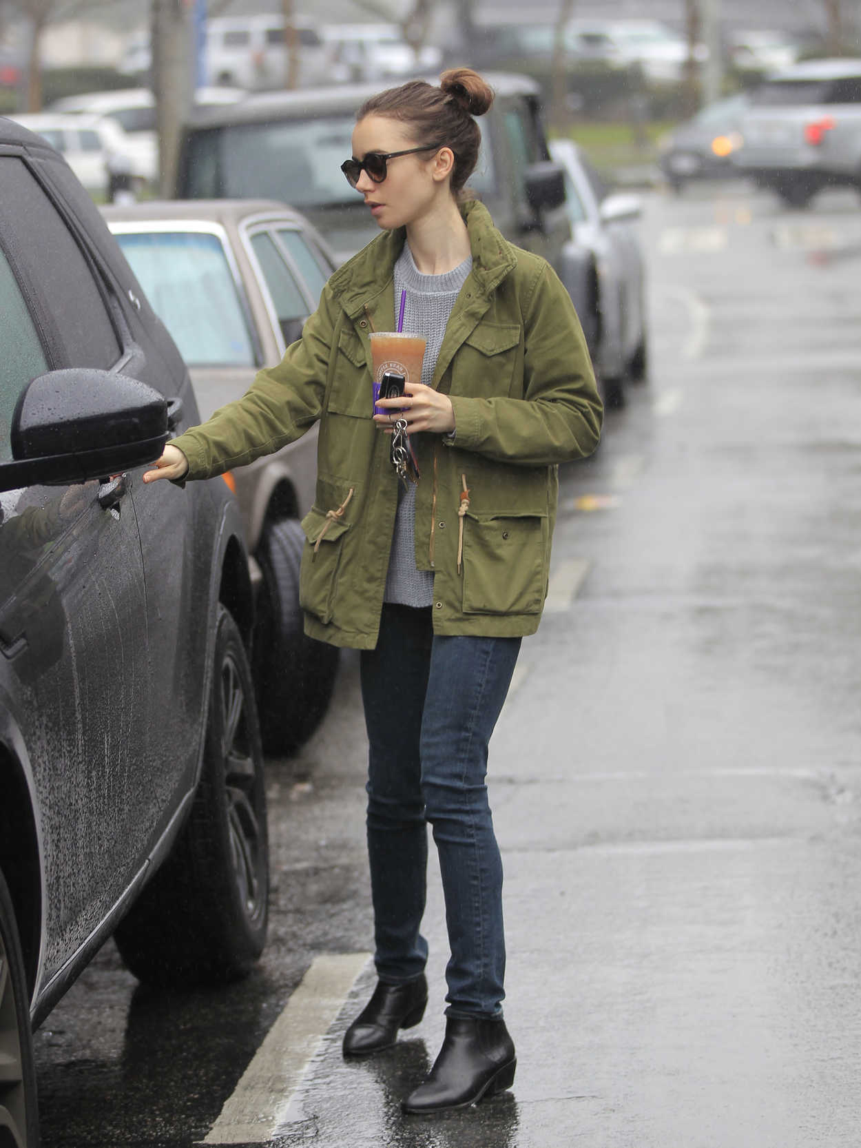 Lily Collins Was Seen Out in Beverly Hills 02/03/2017-5