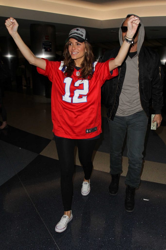 Maria Menounos Arrives at LAX Airport in Los Angeles 02/06/2017-1