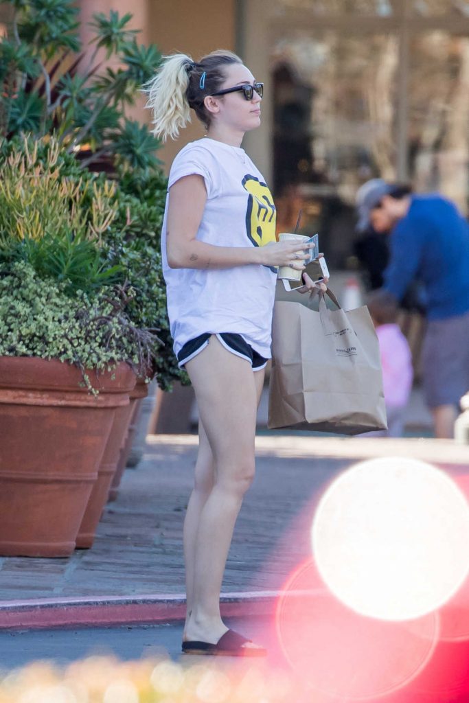 Miley Cyrus Was Seen Out in Malibu 02/13/2017-1