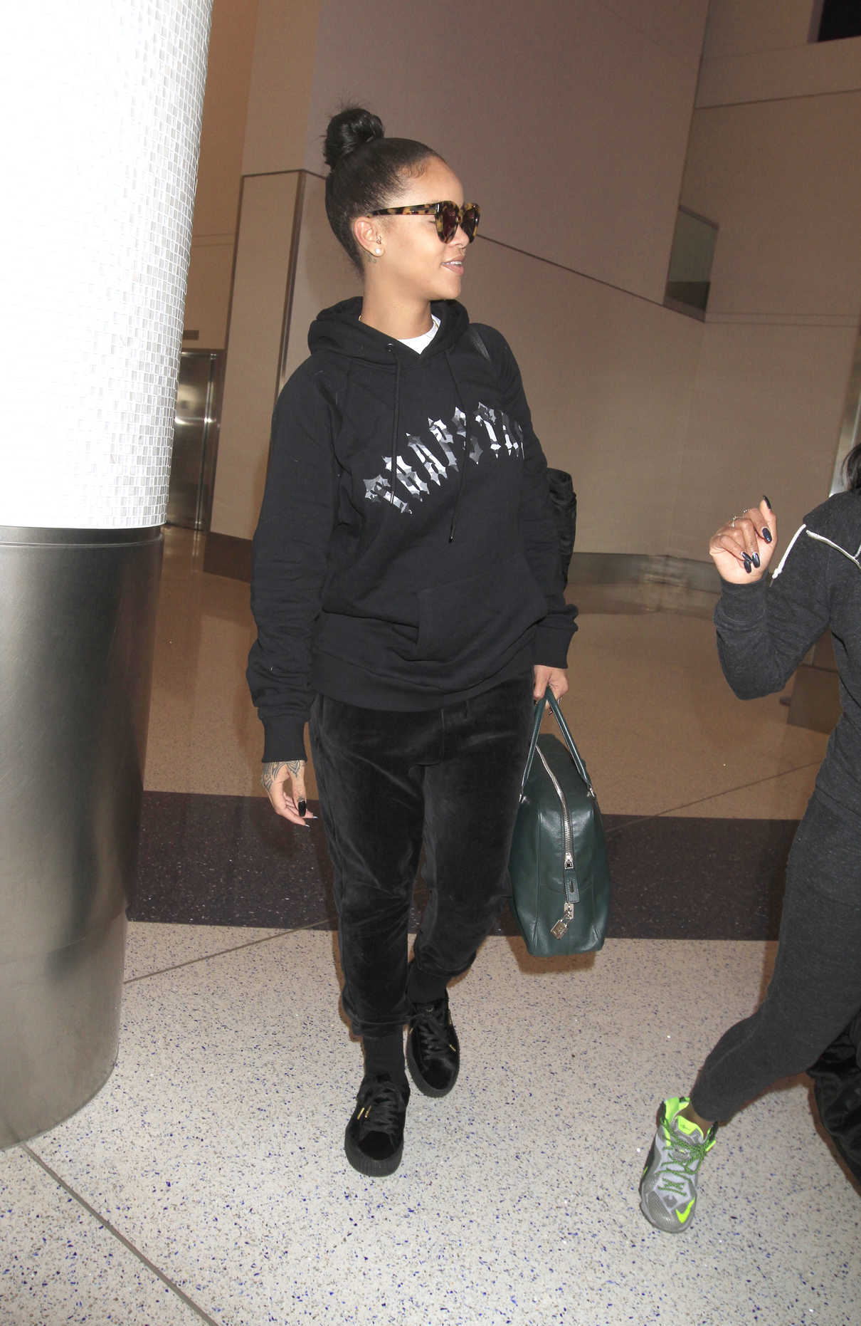 Rihanna Arrives at LAX Airport in Los Angeles 02/08/2017-2