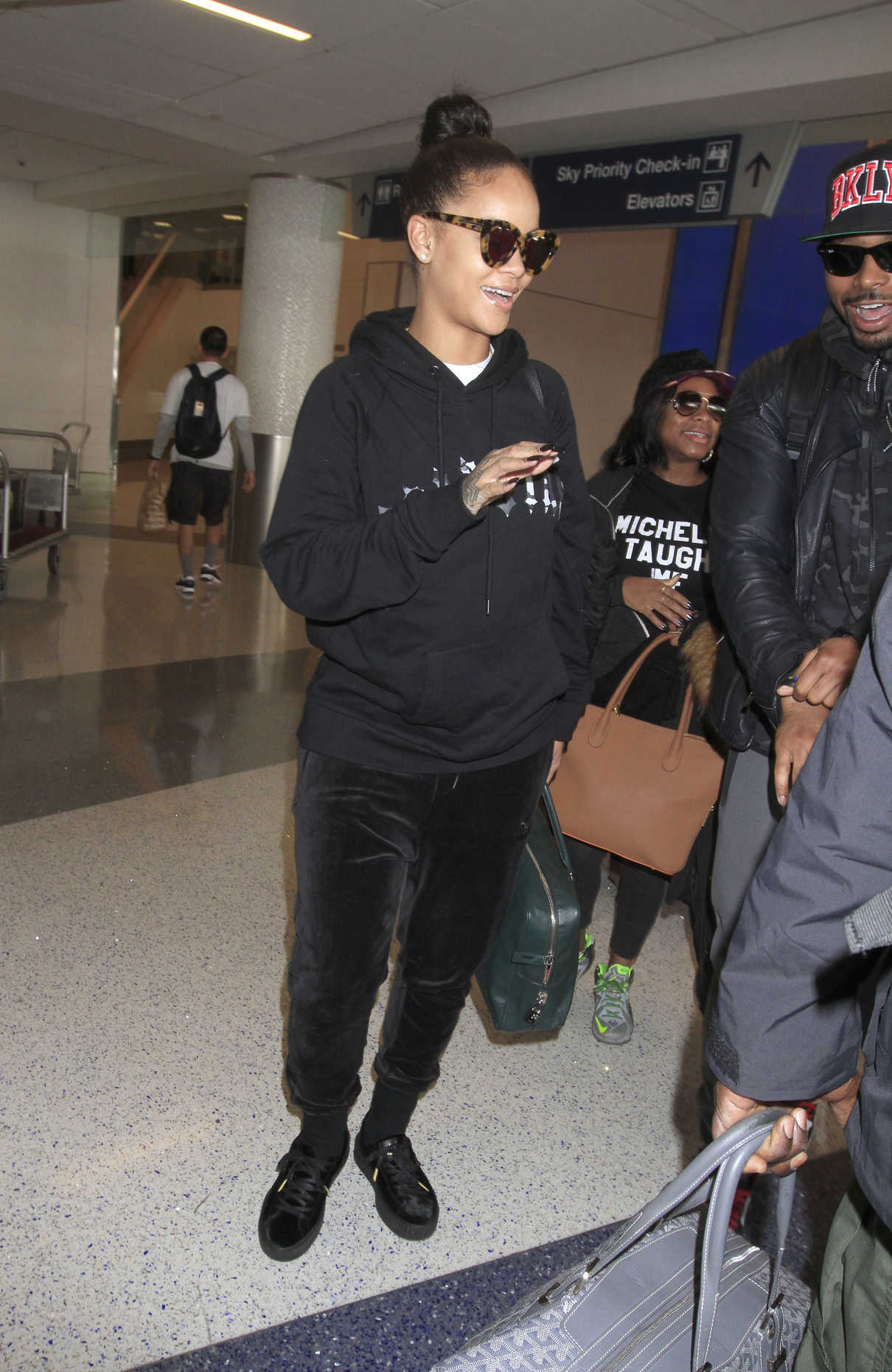 Rihanna Arrives at LAX Airport in Los Angeles 02/08/2017-4