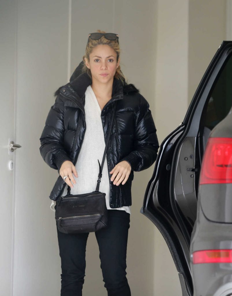 Shakira Was Spotted in Her Garage in Barcelona 02/19/2017-1