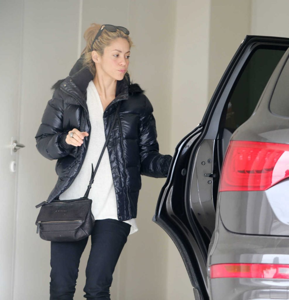 Shakira Was Spotted in Her Garage in Barcelona 02/19/2017-2
