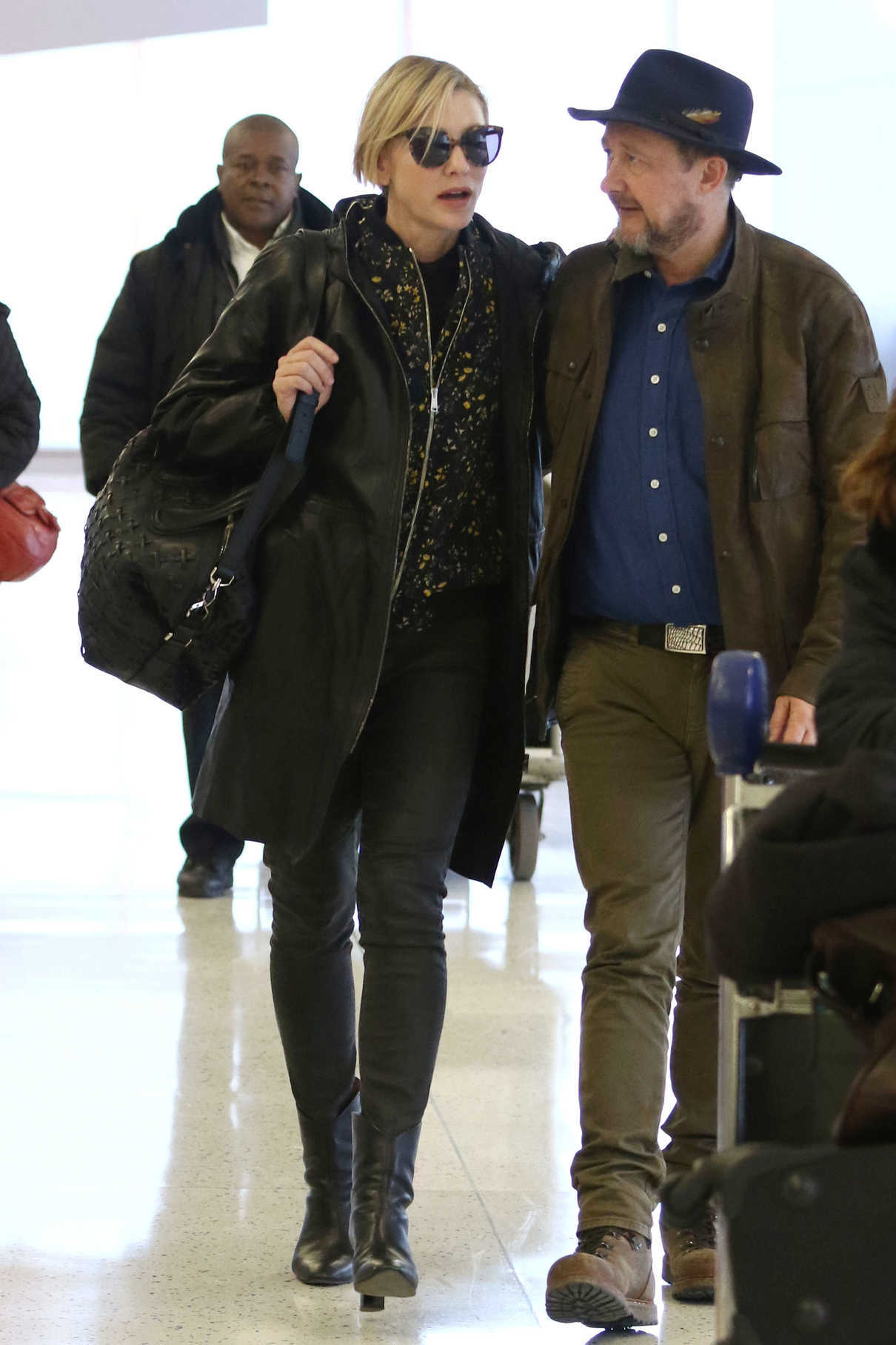 Cate Blanchett Arrives at JFK Airport in NYC 03/20/2017-2