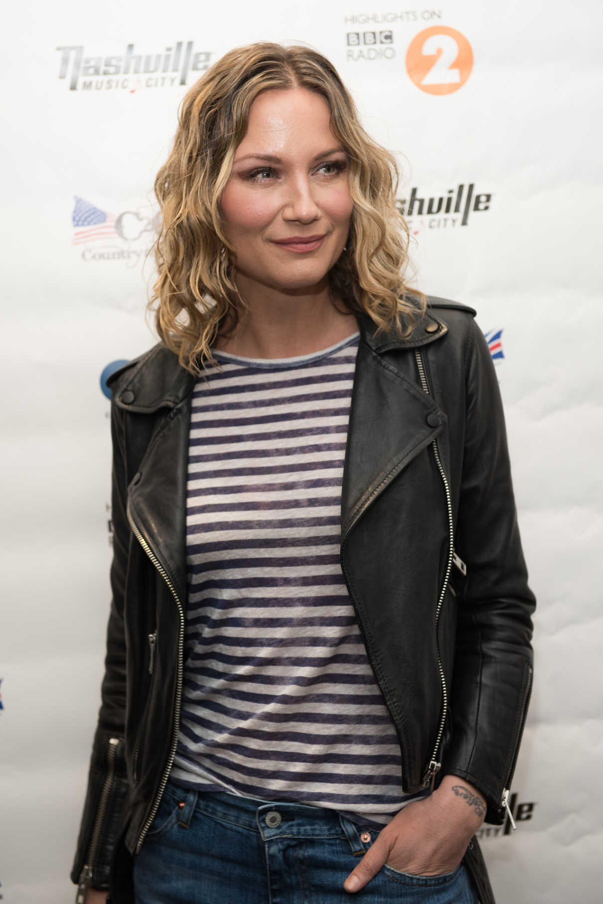 Jennifer Nettles at the C2C Country Music Festival at O2 Arena in London 03/10/2017-4