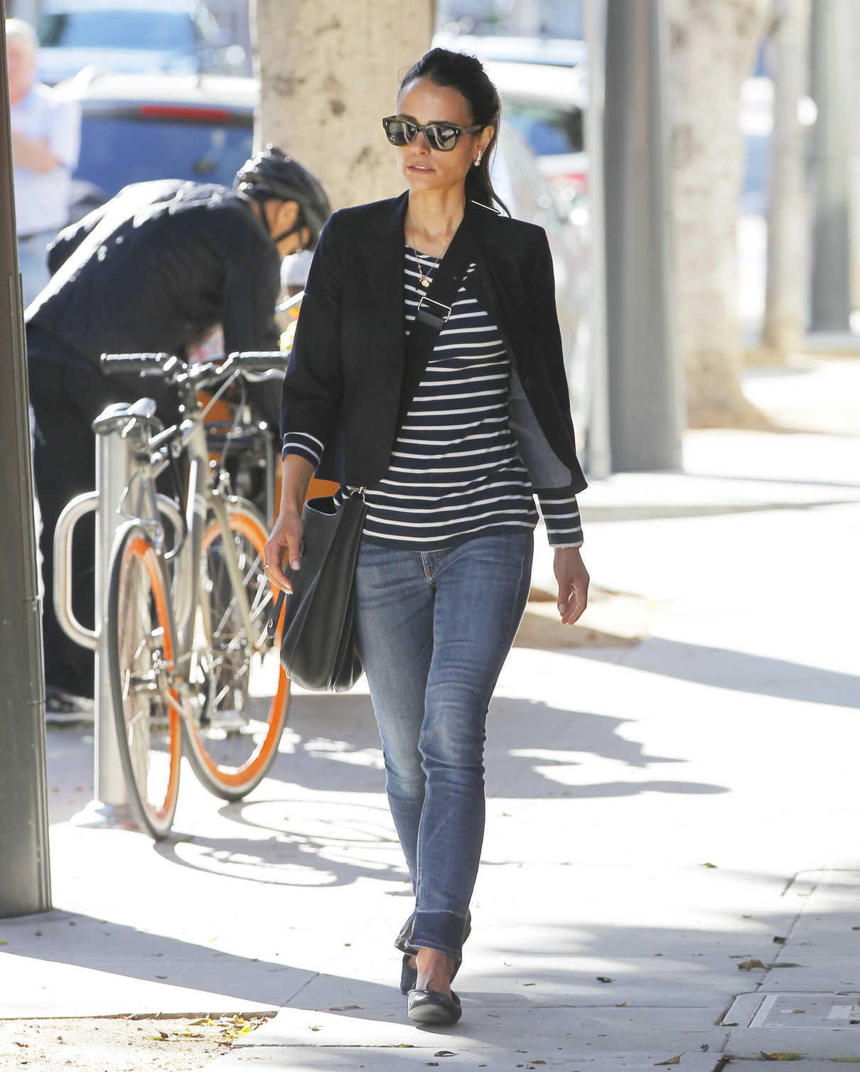 Jordana Brewster Was Seen Out in Brentwood 03/23/2017-4