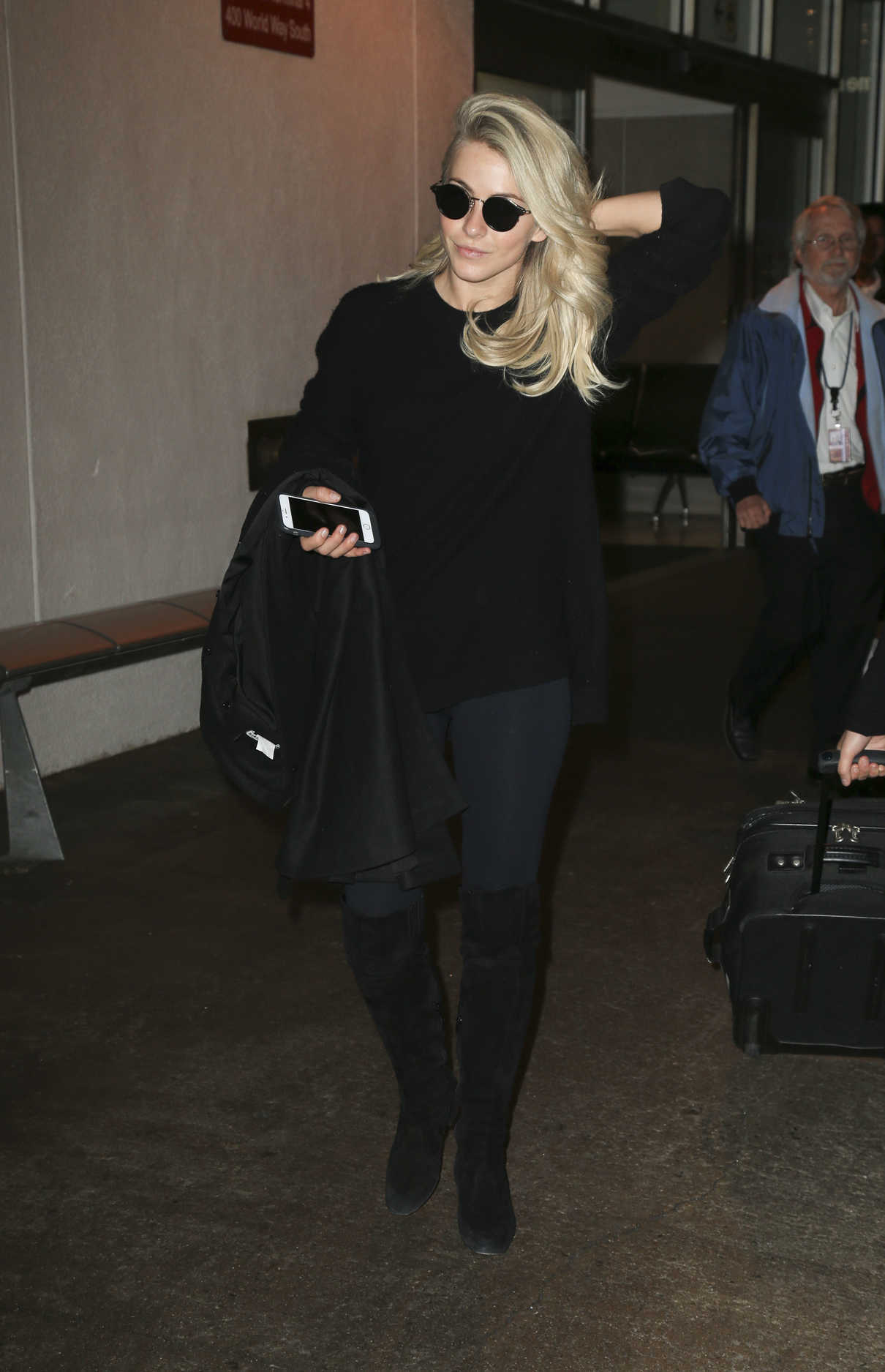 Julianne Hough Was Spotted at LAX Airport in LA 03/23/2017-4