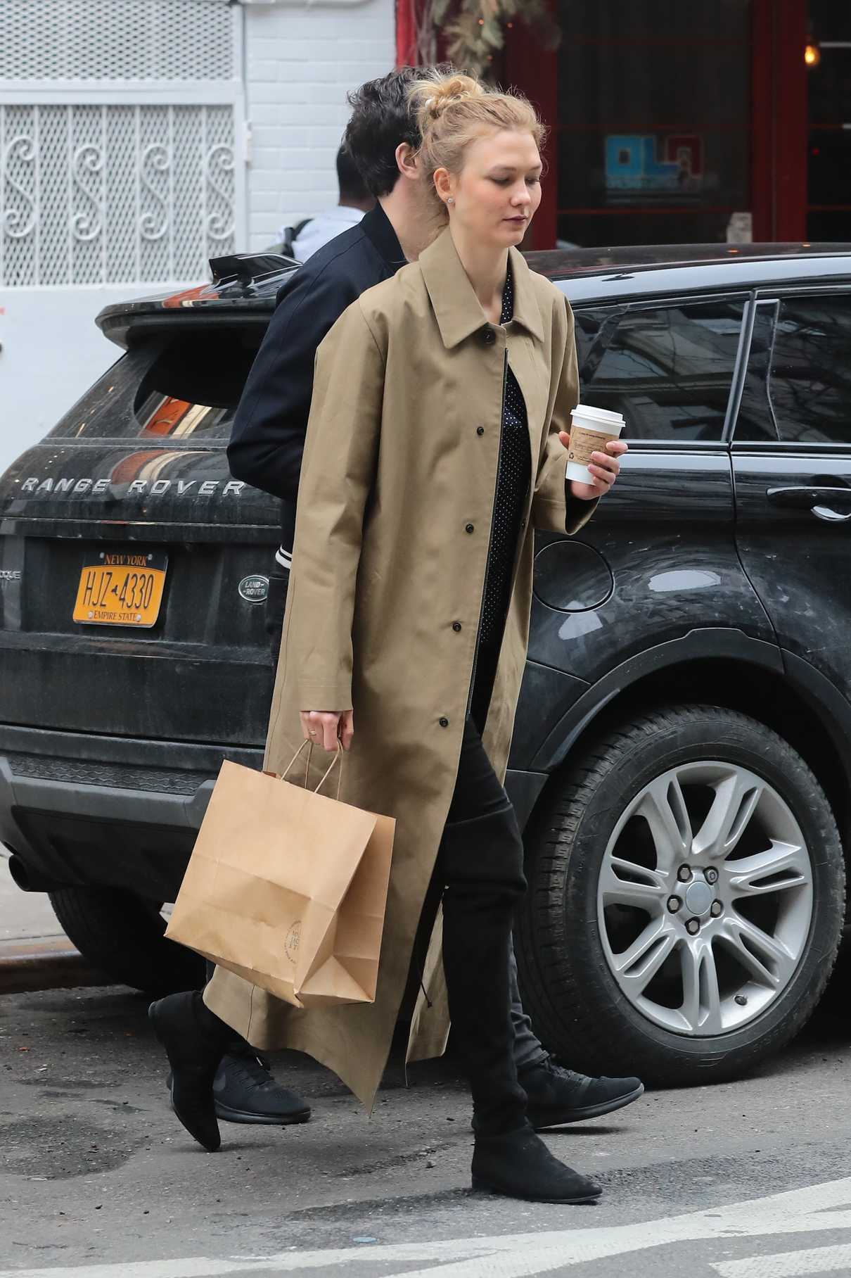 Karlie Kloss Goes Shopping With Joshua Kushner in SoHo, NY 03/26/2017-4