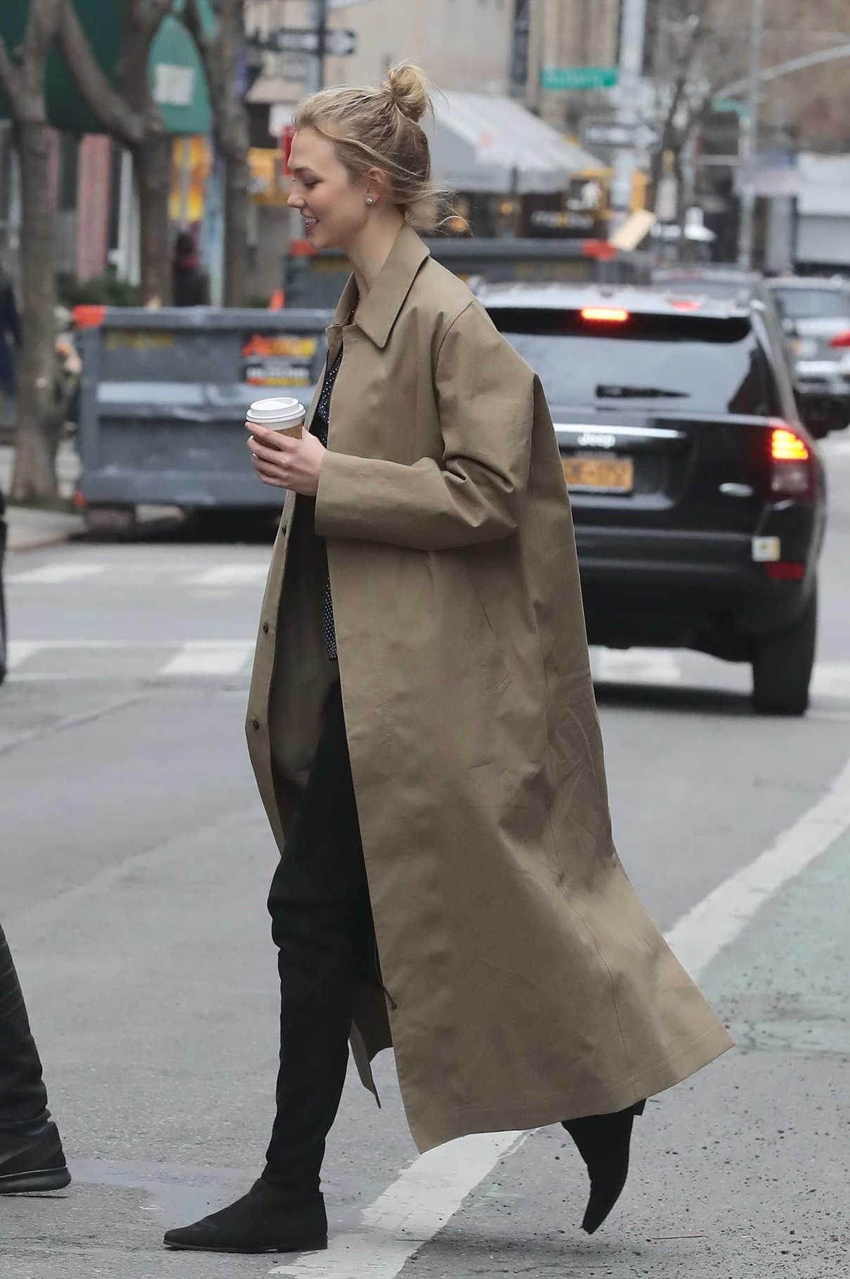 Karlie Kloss Goes Shopping With Joshua Kushner in SoHo, NY 03/26/2017-5