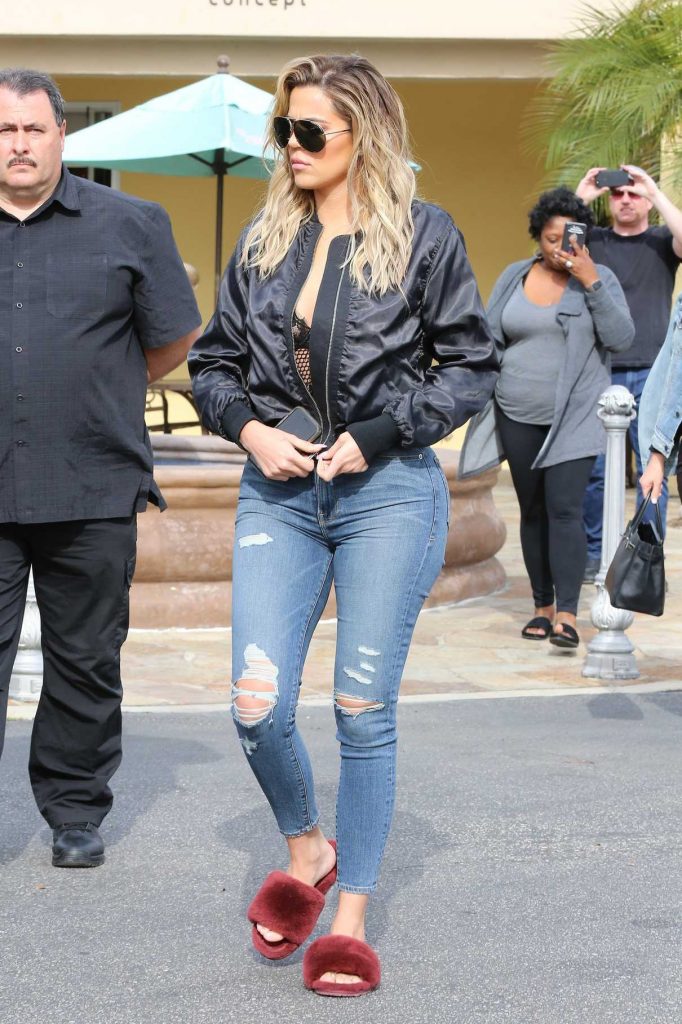 Khloe Kardashian Leaves the Studio in Westlake Village 03/10/2017-1