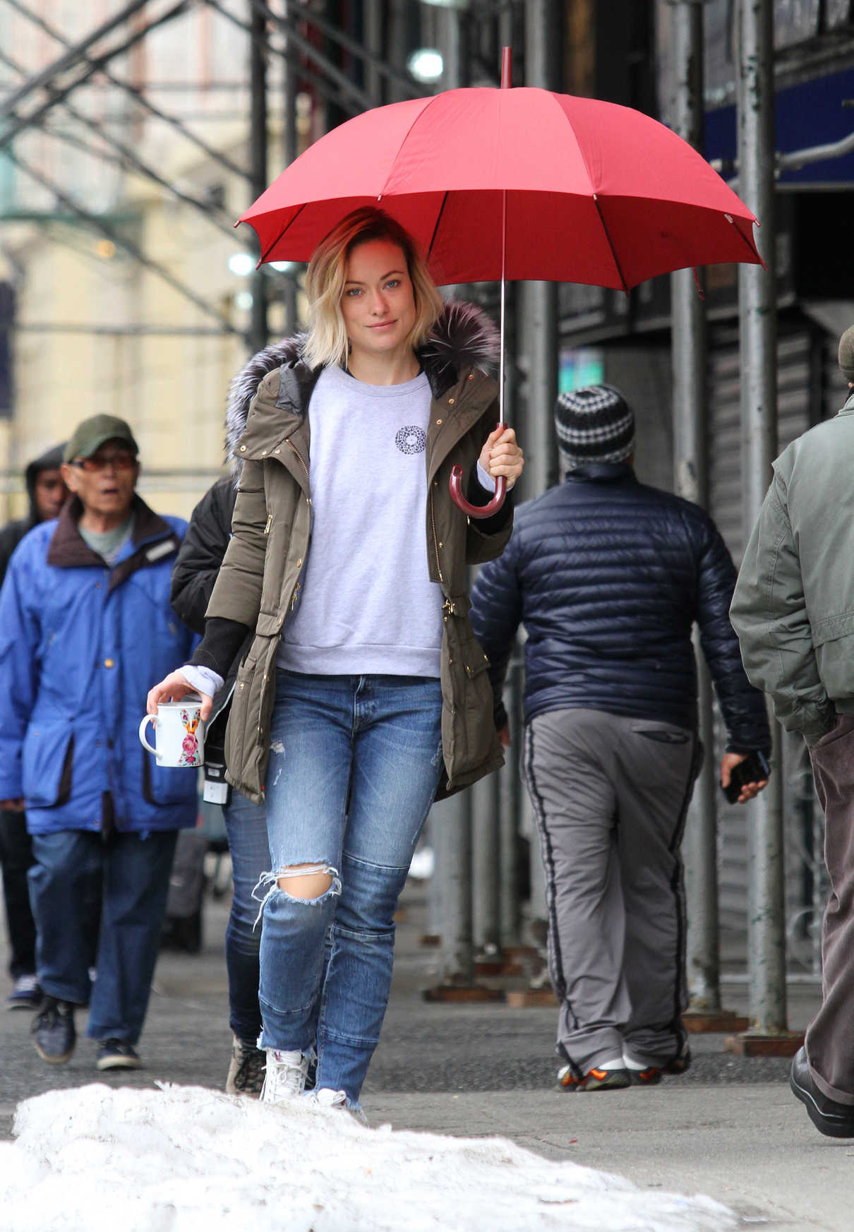 Olivia Wilde on the Set of the Life Itself in Uptown Manhattan 03/24/2017-2