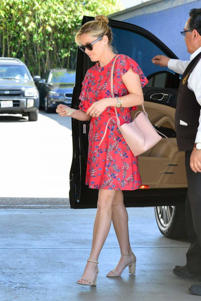 Reese Witherspoon Goes to Kinara Spa in West Hollywood 03/08/2017-1