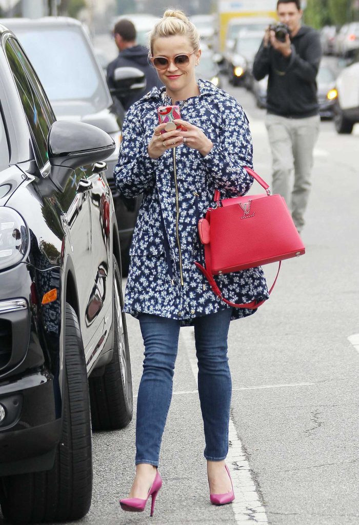 Reese Witherspoon Was Seen Out in Brentwood 03/21/2017-1